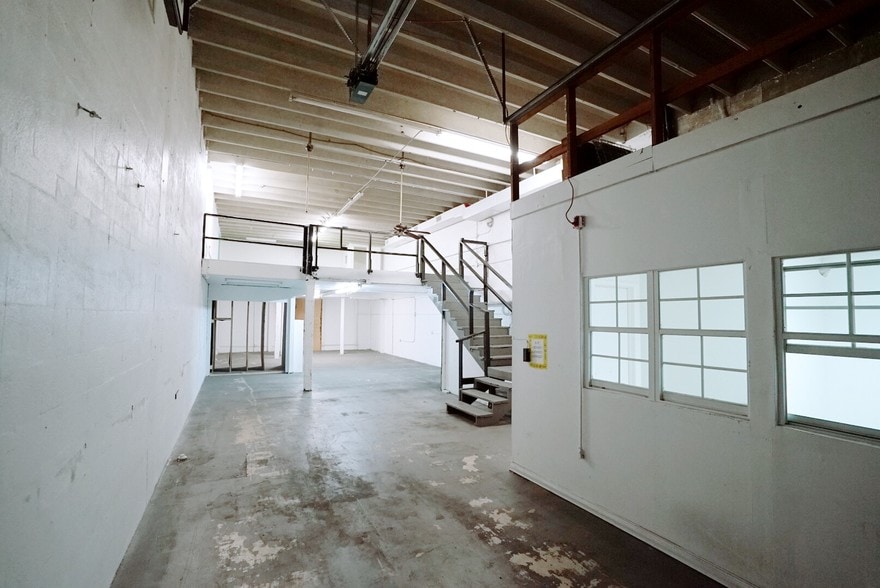 More Photos Of 363-367 NE 61st St, Miami Loft Creative Space For Lease