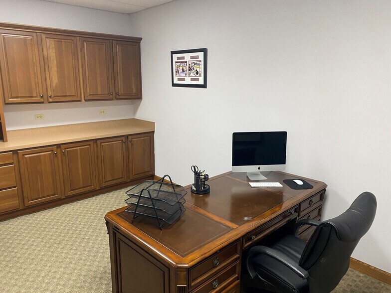 More Photos Of 20635 Abbey Woods Ct N, Frankfort Loft Creative Space For Lease