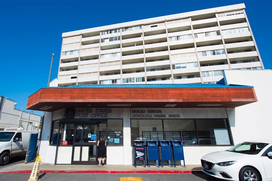 More Photos Of 2700 S King St, Honolulu Unknown For Lease
