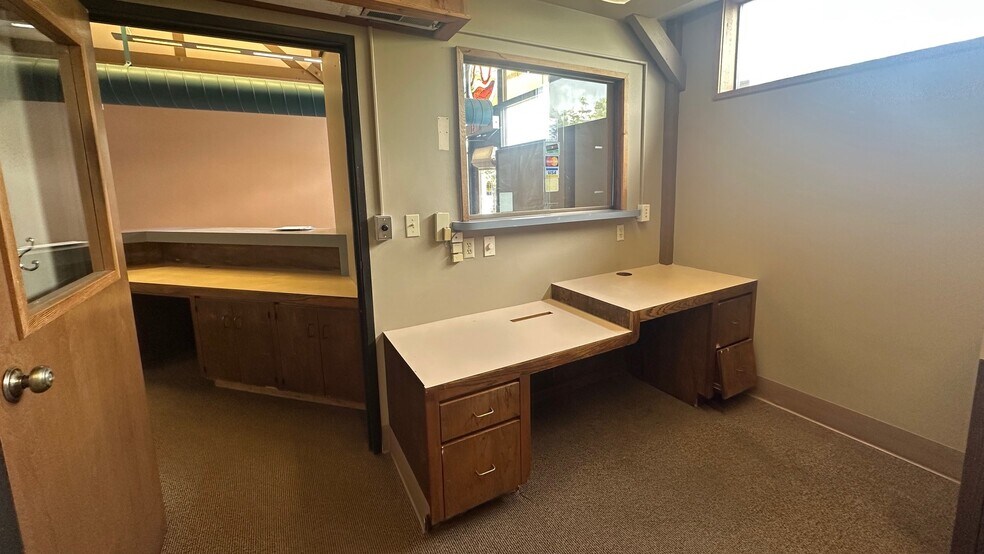 More Photos Of 1106 Douglas St, Longview Medical For Lease