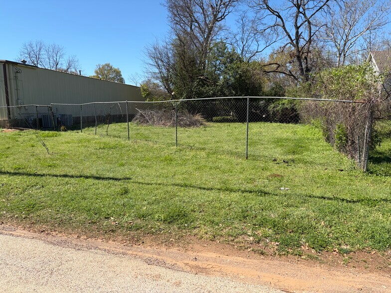 More Photos Of 601 W Lacy St, Palestine General Retail For Sale