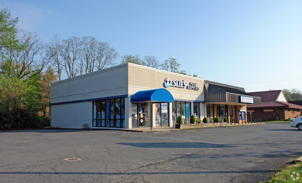 Primary Photo Of 412 Maple Ave E, Vienna General Retail For Lease