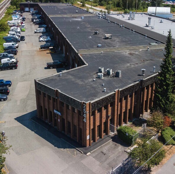 More Photos Of 2544 Douglas Rd, Burnaby Warehouse For Sale