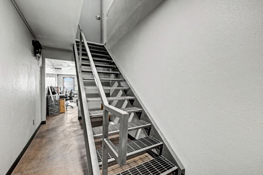 More Photos Of 3635 Polaris Ave, Las Vegas Industrial For Lease