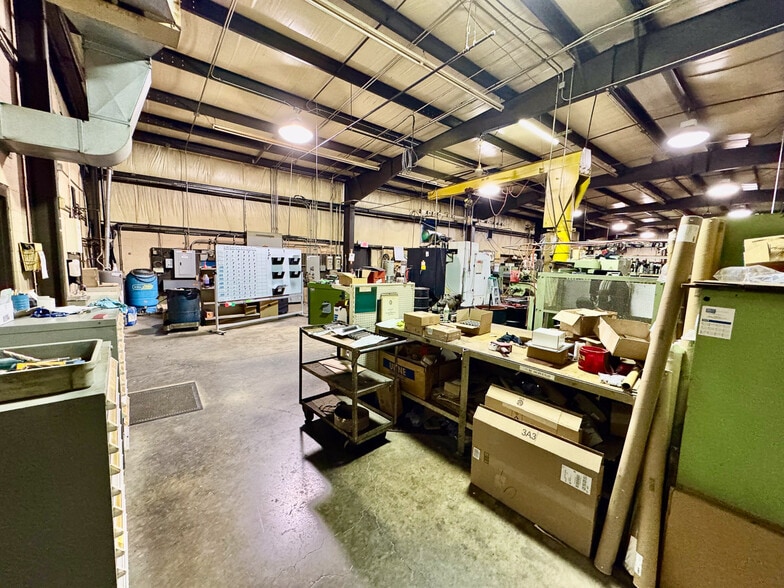More Photos Of 3822 Victory Ave, Louisville Warehouse For Lease