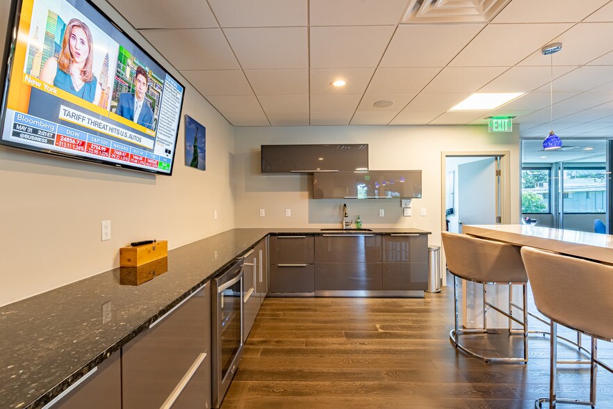 More Photos Of 531 E Bethany Home Rd, Phoenix Office For Sale