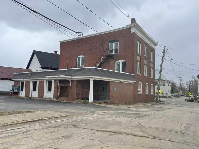 More Photos Of 161 Main St, Newport Storefront Retail Residential For Sale