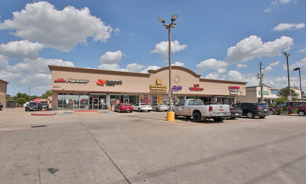 More Photos Of 9441 Cullen Blvd, Houston Unknown For Lease