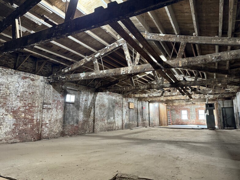 More Photos Of 265 Water St, Brooklyn Warehouse For Lease