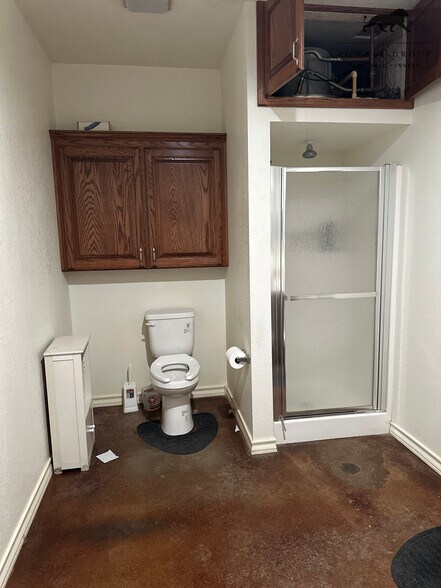 More Photos Of 5929 50th St, Lubbock Service For Lease