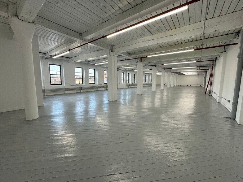 More Photos Of 728 E 136th St, Bronx Manufacturing For Lease