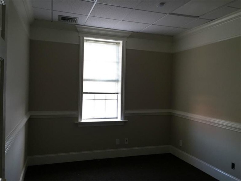 More Photos Of 102 E Main St, Cartersville Bank For Lease