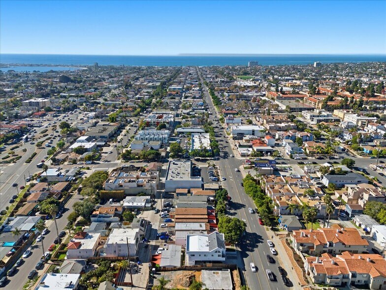 More Photos Of 2033 Garnet Ave, San Diego Apartments For Sale