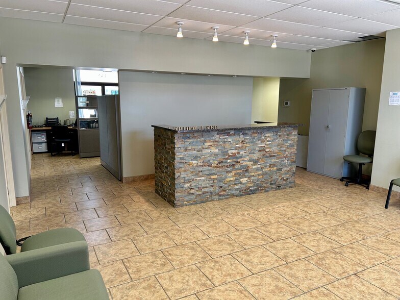 More Photos Of 2545 Ouellette Av, Windsor Office For Lease