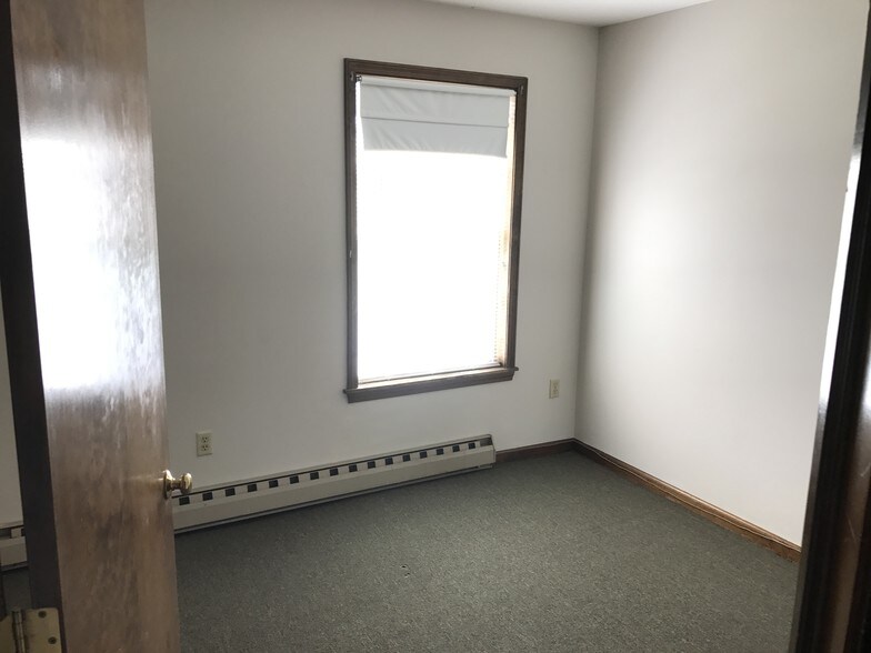 More Photos Of 56 Danbury Rd, New Milford Medical For Sale