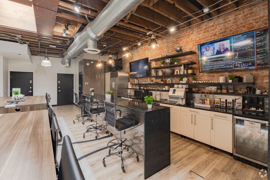 More Photos Of 101-167 N Old Woodward Ave, Birmingham Office For Lease