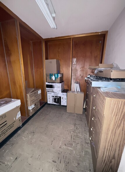 More Photos Of 213 S Rail St W, Shoshone Storefront For Sale