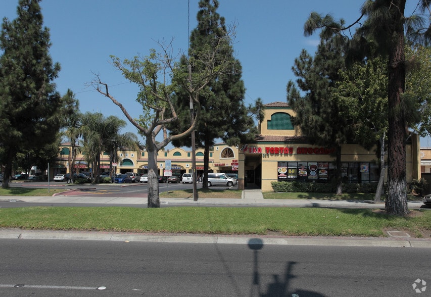 More Photos Of 8111 Rosecrans Ave, Paramount Unknown For Lease