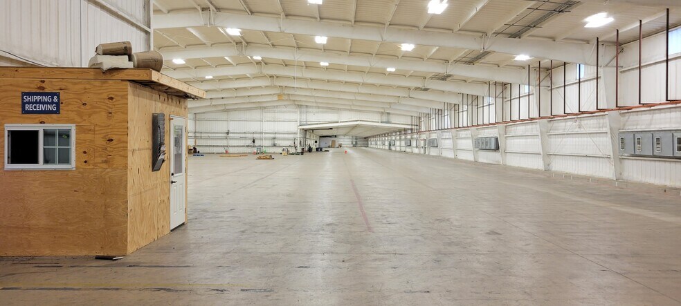 More Photos Of 4300 S US Highway 281, Pleasanton Warehouse For Lease