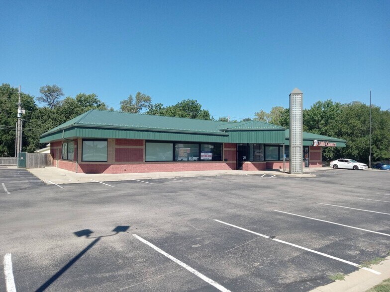 More Photos Of 1001 N Main St, Newton General Retail For Lease