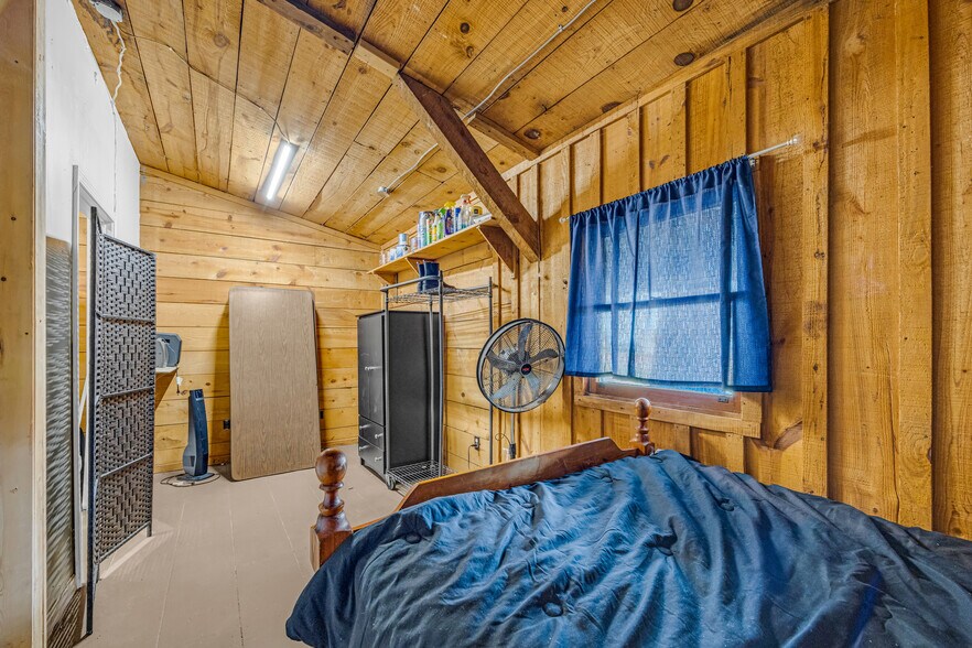 More Photos Of 252 Komplex Dr, Carnesville Warehouse For Sale