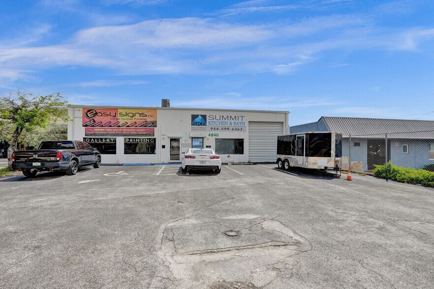 More Photos Of 4840-4860 N Dixie Hwy, Oakland Park Warehouse For Lease