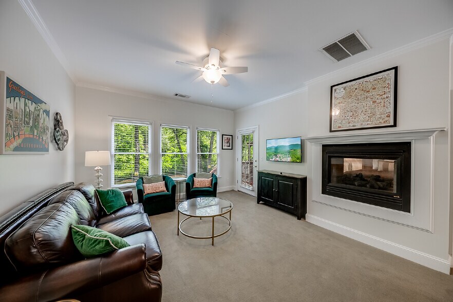 More Photos Of 892 Edelweiss Strasse, Helen Hotel For Sale