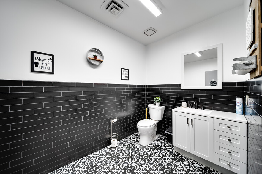 More Photos Of 2204 NW Broad St, Murfreesboro Freestanding For Sale