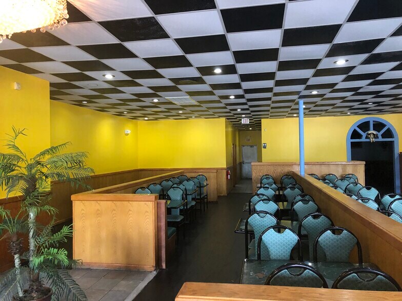 More Photos Of 2449 N Church St, Burlington Restaurant For Lease