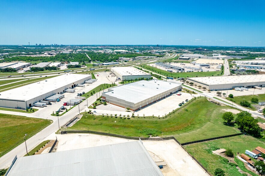 More Photos Of 1310 Cornerway Blvd, San Antonio Distribution For Lease