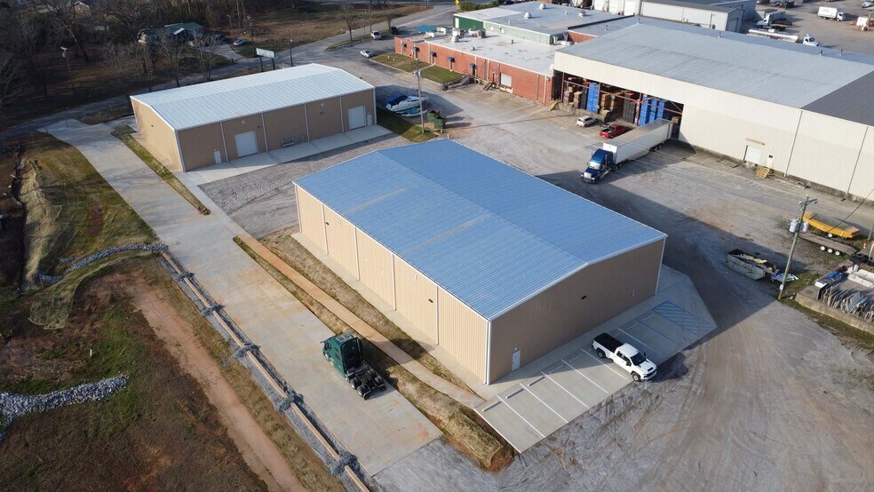 More Photos Of 700 E Fairfield Rd, Greenville Warehouse For Lease
