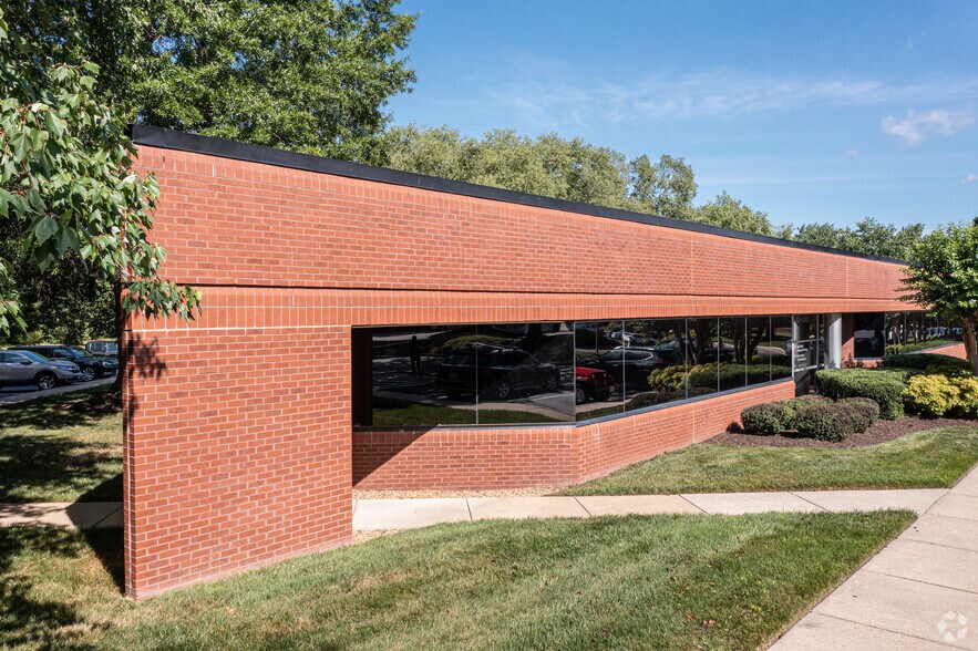 More Photos Of 4315-4451 Cox Rd, Glen Allen Unknown For Lease