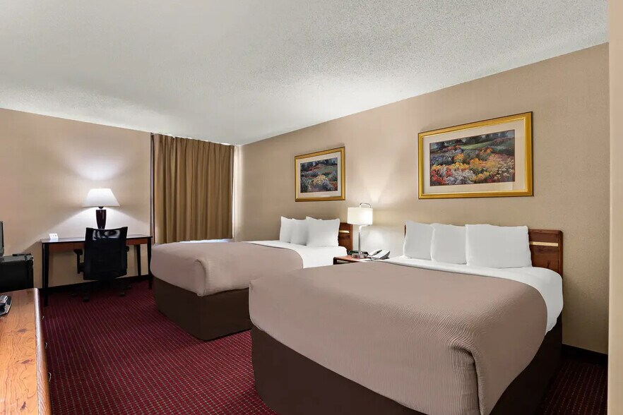 More Photos Of 300 S Highway 13, Craig Hotel For Sale