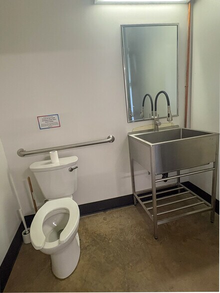 More Photos Of 4252 SE Belmont St, Portland Apartments For Lease