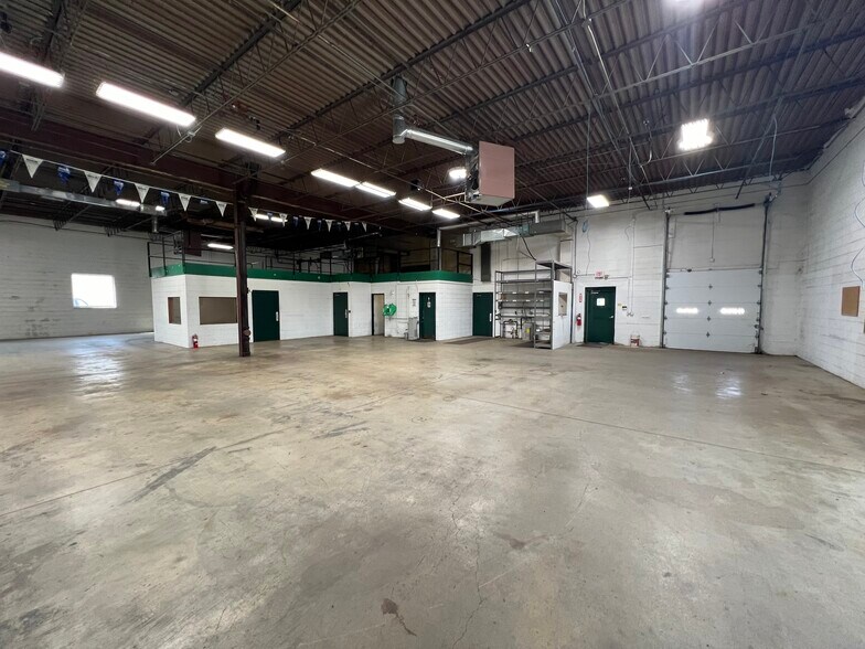 More Photos Of N90W14635 Commerce Dr, Menomonee Falls Manufacturing For Sale