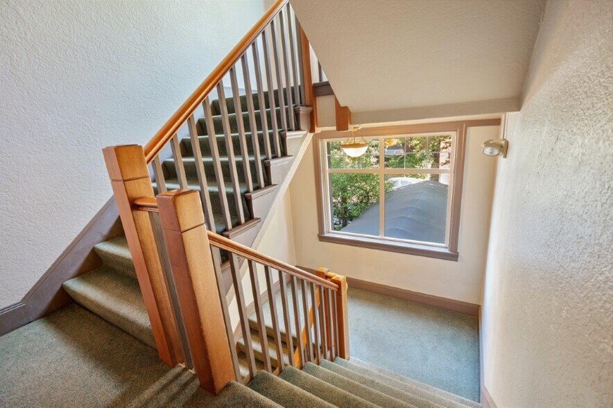 More Photos Of 221 Belmont Ave E, Seattle Apartments For Sale