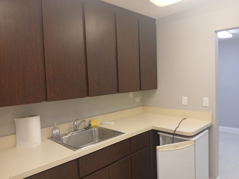 More Photos Of 5290 Seminole Blvd, Saint Petersburg Office For Sale