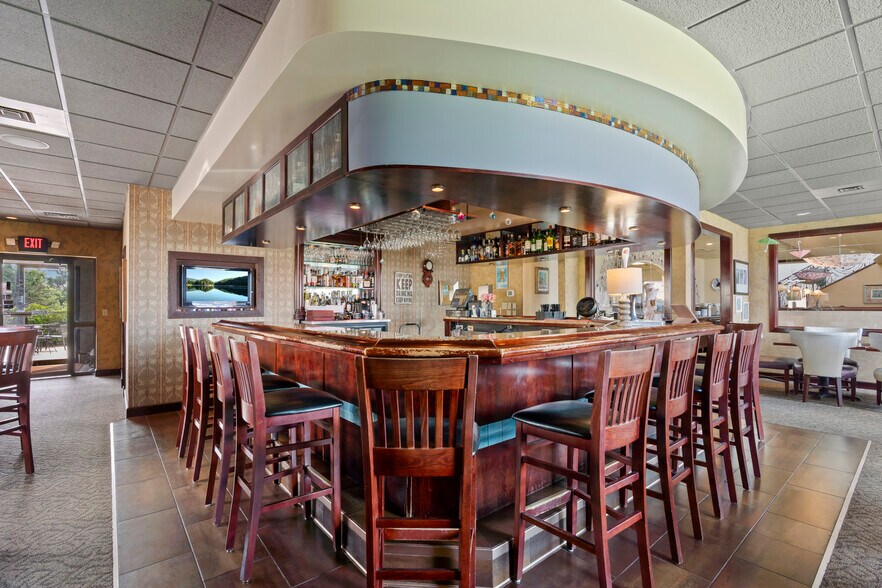 More Photos Of 824 Paul Bunyan, Bemidji Restaurant For Sale