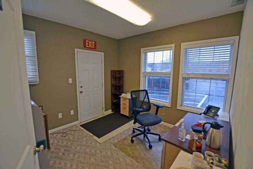 More Photos Of 3214 N Illinois St, Swansea Medical For Sale