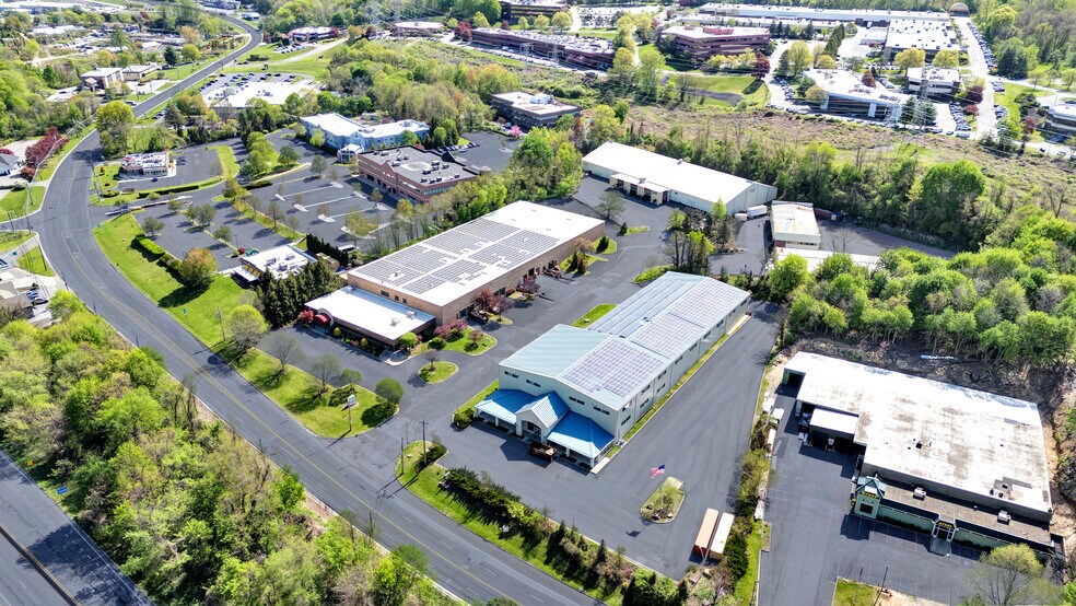 More Photos Of 3 Browns Ln, Hawthorne Warehouse For Lease