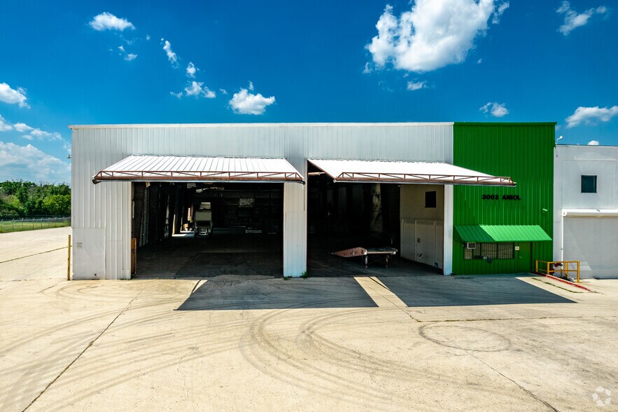 More Photos Of 3003-3015 Aniol St, San Antonio Service For Lease