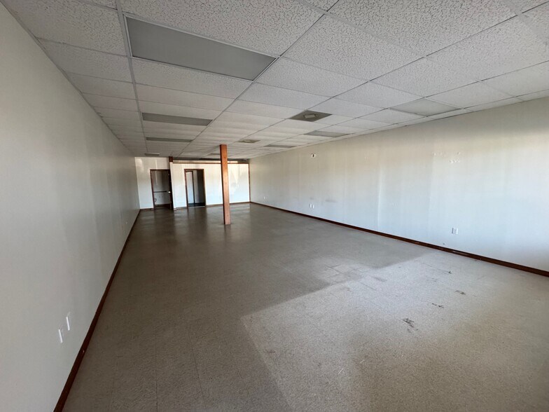 More Photos Of 4500 Commercial Way, Spring Hill General Retail For Lease