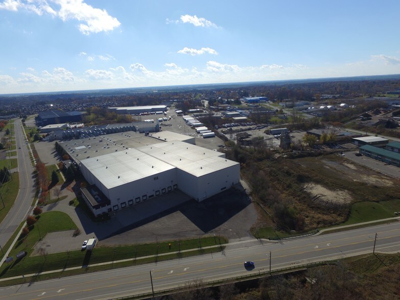 More Photos Of 75 Plant Farm Blvd, Brantford Warehouse For Lease