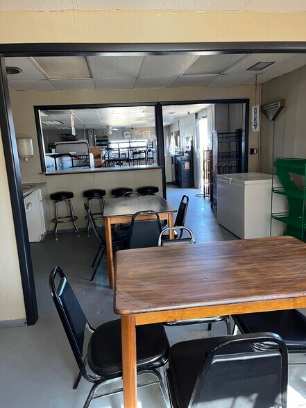 More Photos Of 510 E Main St, Atlanta Convenience Store For Sale