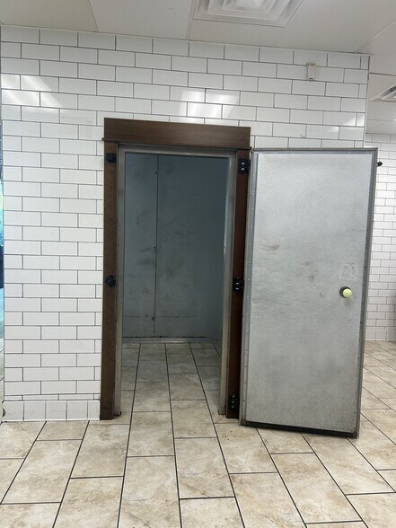 More Photos Of 380 E Division St NE, Rockford Fast Food For Sale