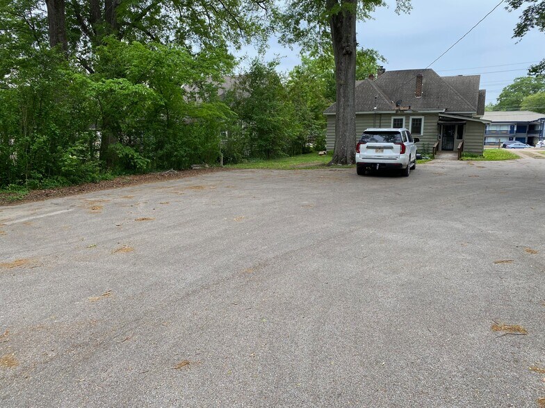 More Photos Of 404 N Gloster St, Tupelo Office For Lease