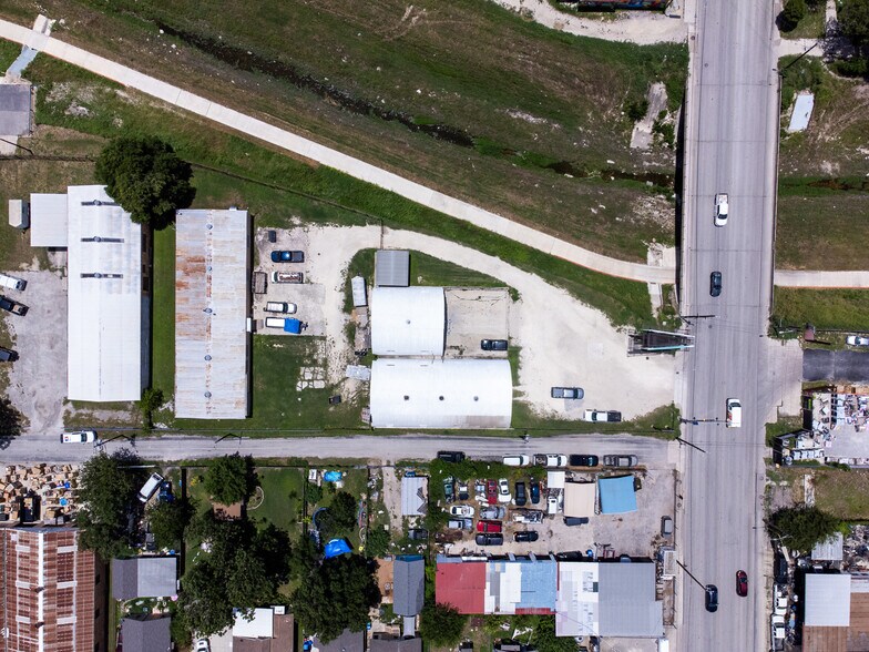 More Photos Of 1010 N Zarzamora St, San Antonio Warehouse For Sale