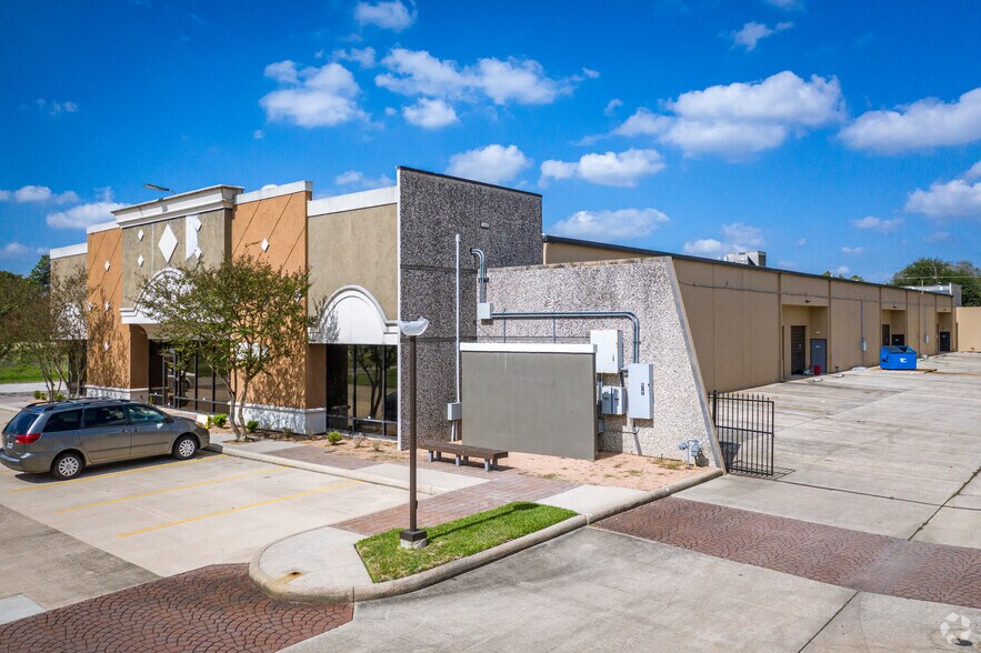 More Photos Of 11233 Crown Park Dr, Houston Unknown For Lease