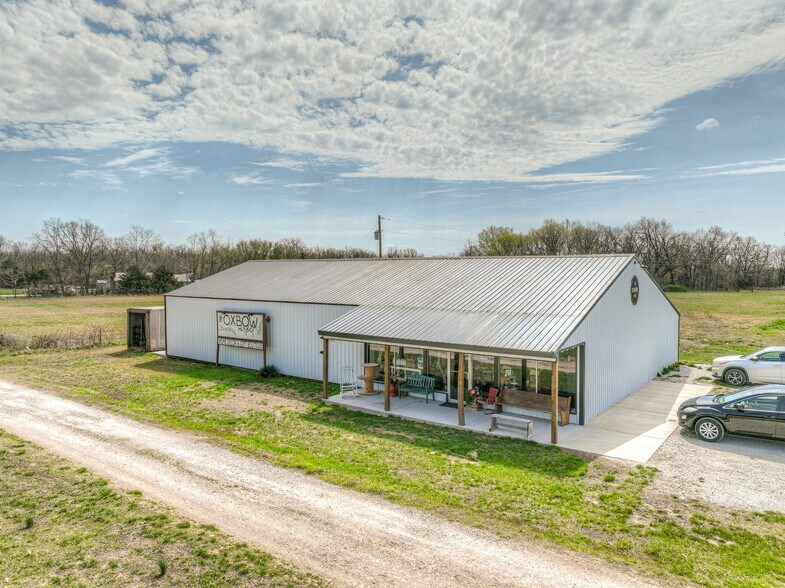 More Photos Of 8637 Oxbow Ln, Neosho Storefront Retail Residential For Sale