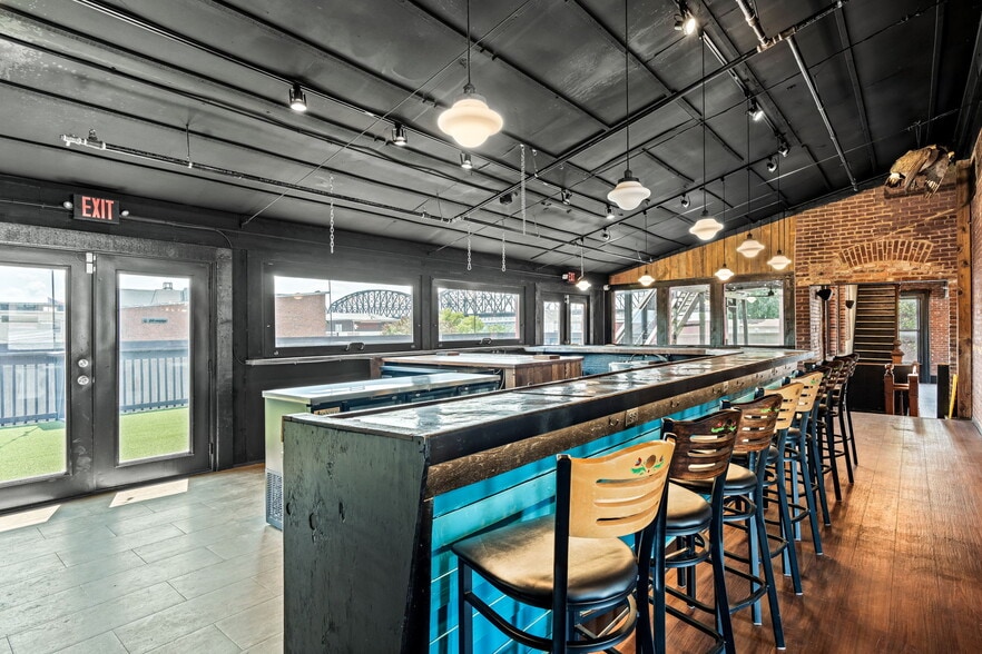 More Photos Of 134 Spring St, Jeffersonville Bar For Sale
